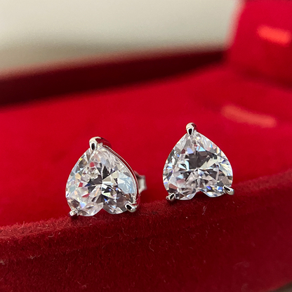 Pendientes de diamantes simulados de talla corazón de 1,25 quilates en plata de ley 