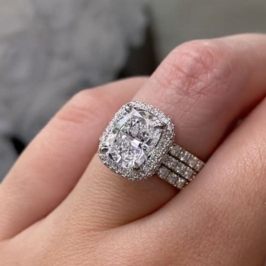 4Ct Cushion Diamond Ring with 0.5Ct Accents