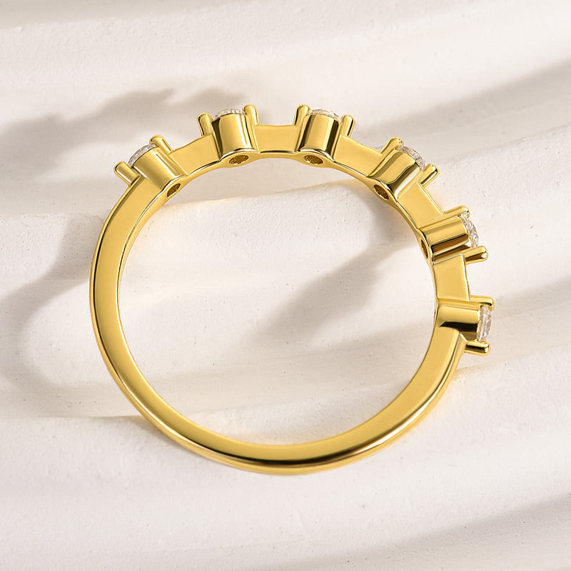Anillo de moissanita de plata 925 bañado en oro - Piedra blanca redonda de 0,2 ct