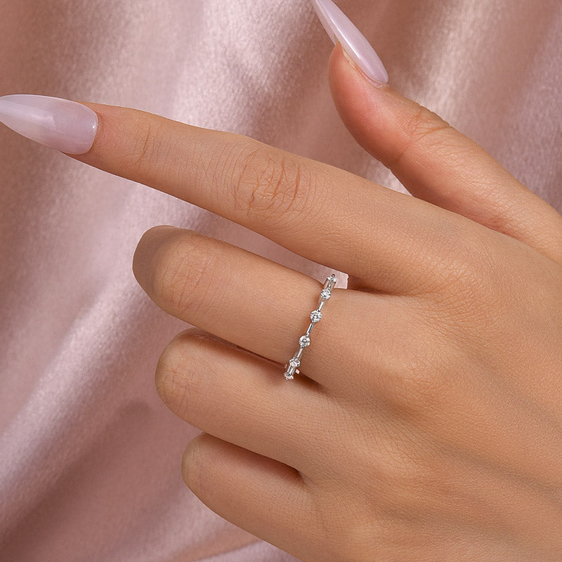 Anillo de moissanita de plata 925 bañado en oro - Piedra blanca redonda de 0,2 ct