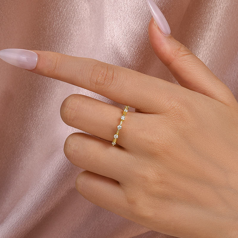 Anillo de moissanita de plata 925 bañado en oro - Piedra blanca redonda de 0,2 ct