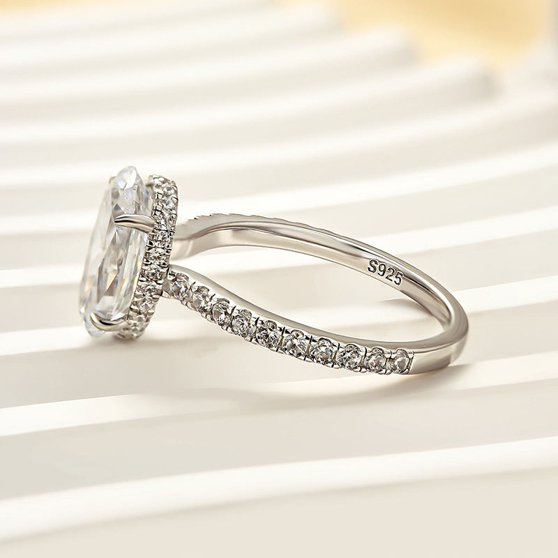 2.5ct Oval Cut Simulated Diamond Ring in 925 Silver & 18K Gold