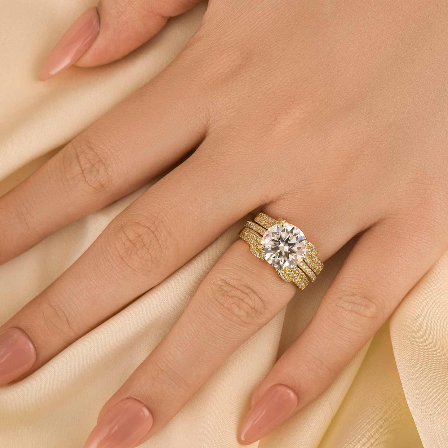 Classic 4.0Ct Round Bridal Set | Nesting Jacket Design