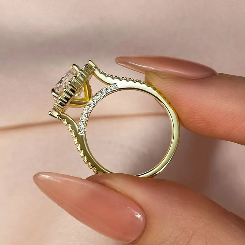 Anillo de compromiso de oro blanco con diamantes Sona radiantes de 3,0 ct