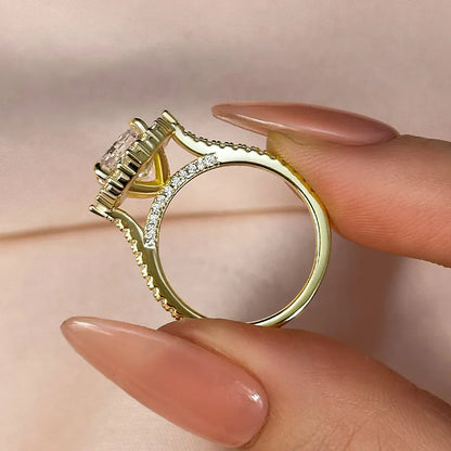 Anillo de compromiso de oro blanco con diamantes Sona radiantes de 3,0 ct